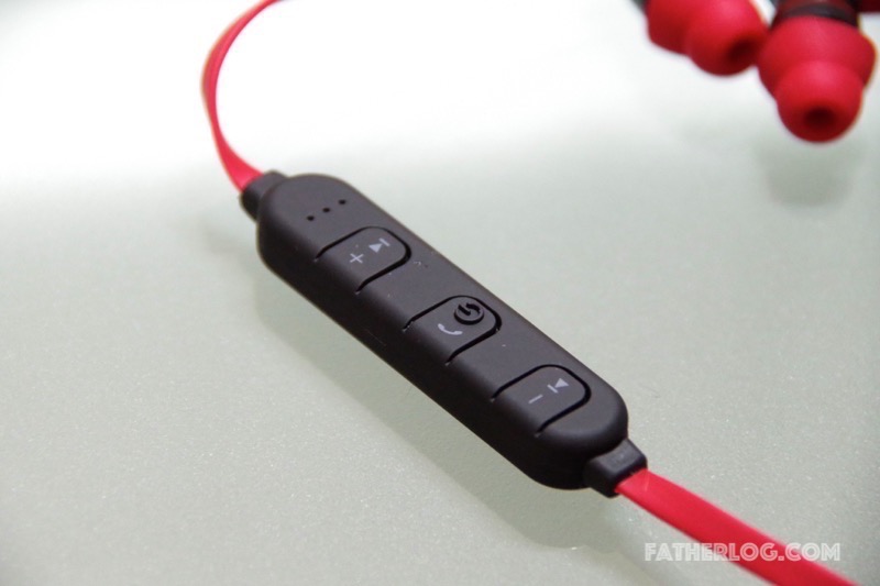 iEC-Technology-Bluetooth-Earphone-09